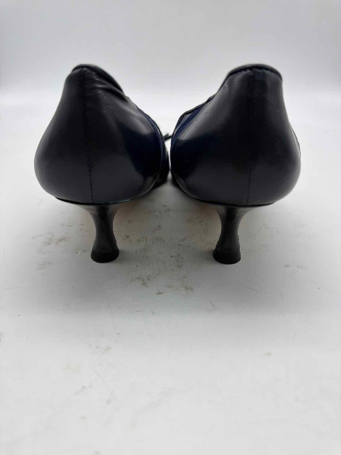 Pre-Owned Manolo Blahnik Navy Size 5.5 Pump Heels | True Fashionistas.