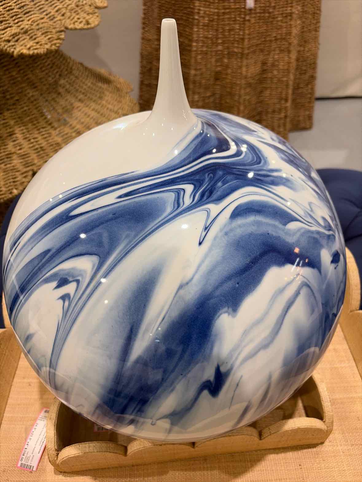 Blue & White Porcelain Goose Neck Vase | True Fashionistas.