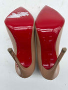 Pre-Owned Christian Louboutin Tan Size 7 Patent Leather Pump Heels | True Fashionistas.