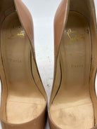 Pre-Owned Christian Louboutin Tan Size 9.5 Patent Leather Pump Heels | True Fashionistas.
