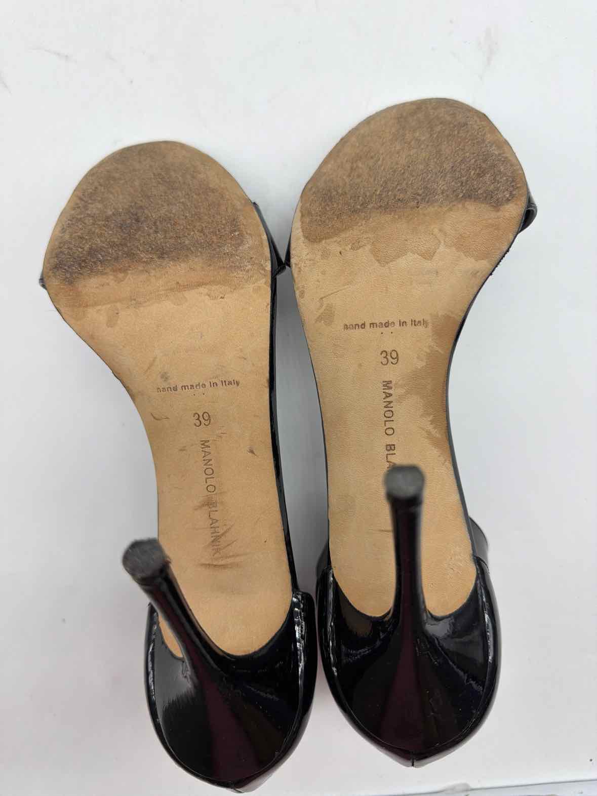 Pre-Owned Manolo Blahnik Black Size 39 Ankle Strap Heels | True Fashionistas.